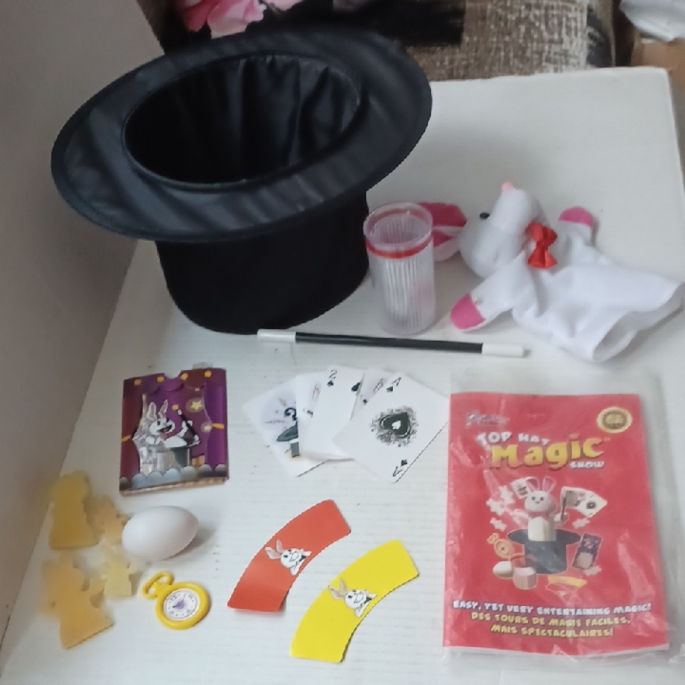 4/$60 Magic Kit With Instrustion Booklet - Picture 2 of 9